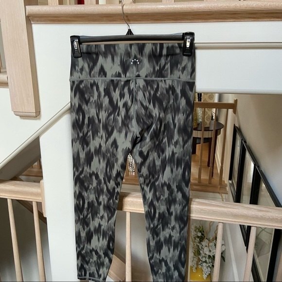 Varley Luna High Rise Leggings in Aztec Animal Print L NWOT - Picture 6 of 9
